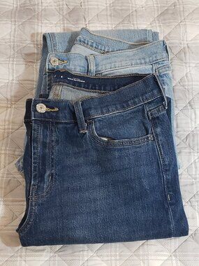 2 Pair of Old Navy Mid rise Wow Boyfriend Straight leg Jeans Size 8